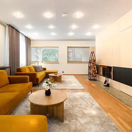 Luxury With 6 Bedrooms & Pool Etc 别墅 塔林