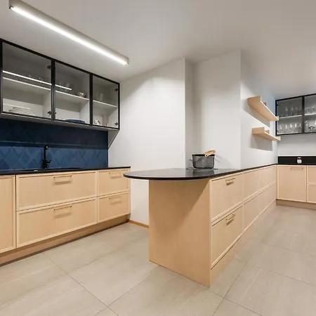 Luxury With 6 Bedrooms & Pool Etc Reval