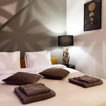Luxury With 6 Bedrooms & Pool Etc 别墅