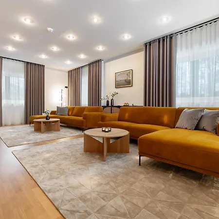 Luxury With 6 Bedrooms & Pool Etc Villa Reval