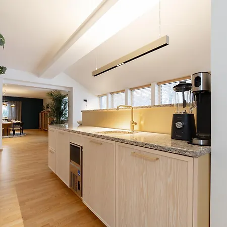 Luxury With 6 Bedrooms & Pool Etc 别墅 *