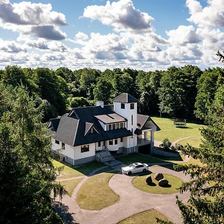 Luxury With 6 Bedrooms & Pool Etc Вілла